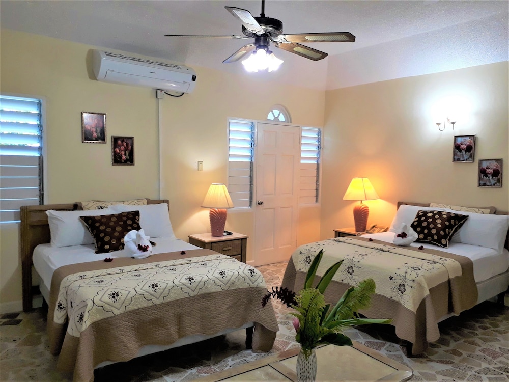 Superior Double Room, 2 Queen Beds, Kitchenette (With AC)