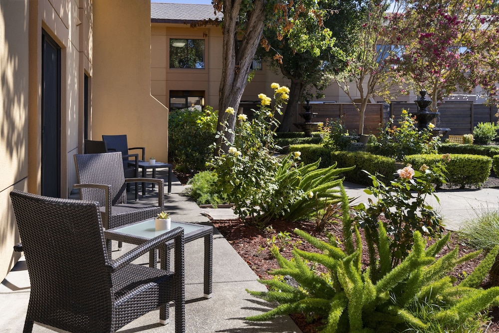 Suite, 1 Bedroom, Non Smoking, Courtyard View, photo 6