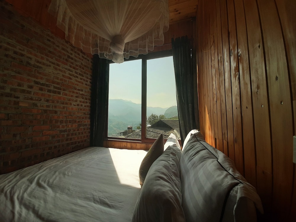 Deluxe Room, 1 King Bed, Non Smoking, Mountain View - Photo 9