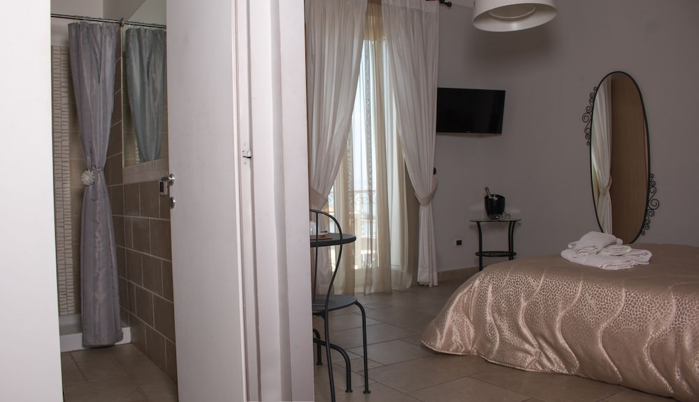 Double Room, Balcony, Sea View photo 2