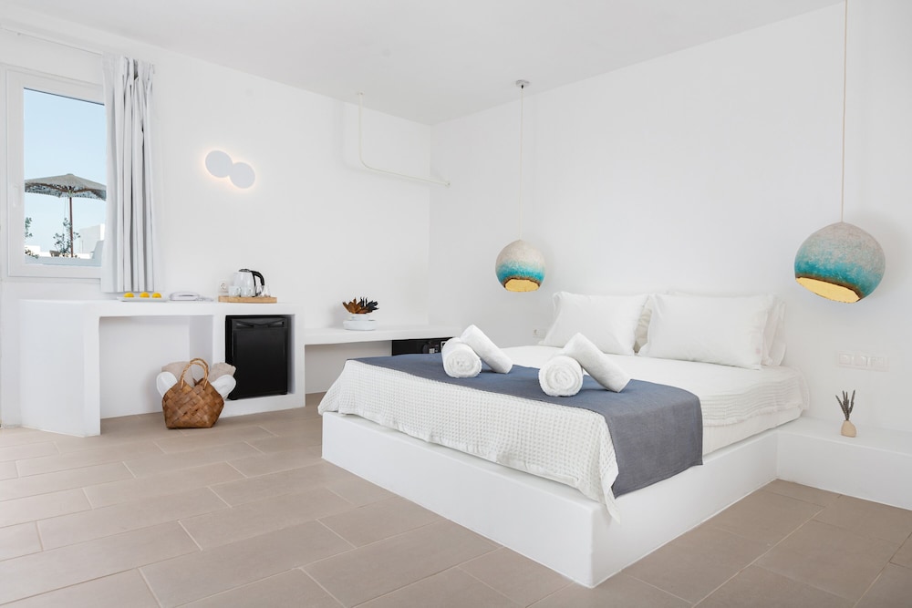 Deluxe Double Room Jacuzzi & pool view