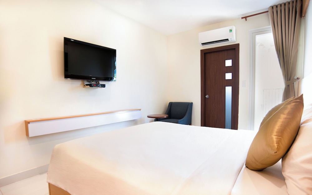 Deluxe Room, 1 Queen Bed, City View