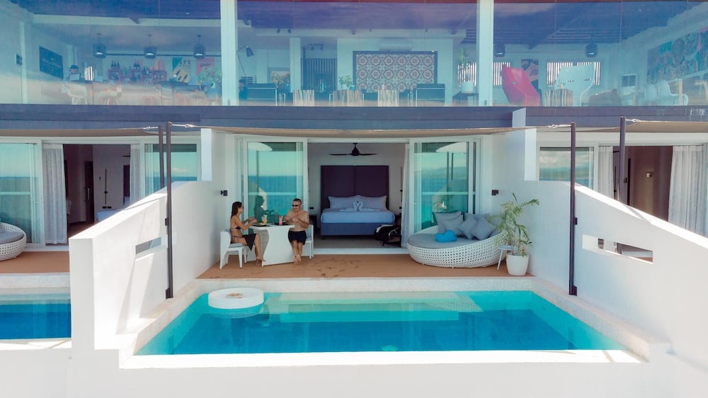 King Suite With Private Pool - Photo 11