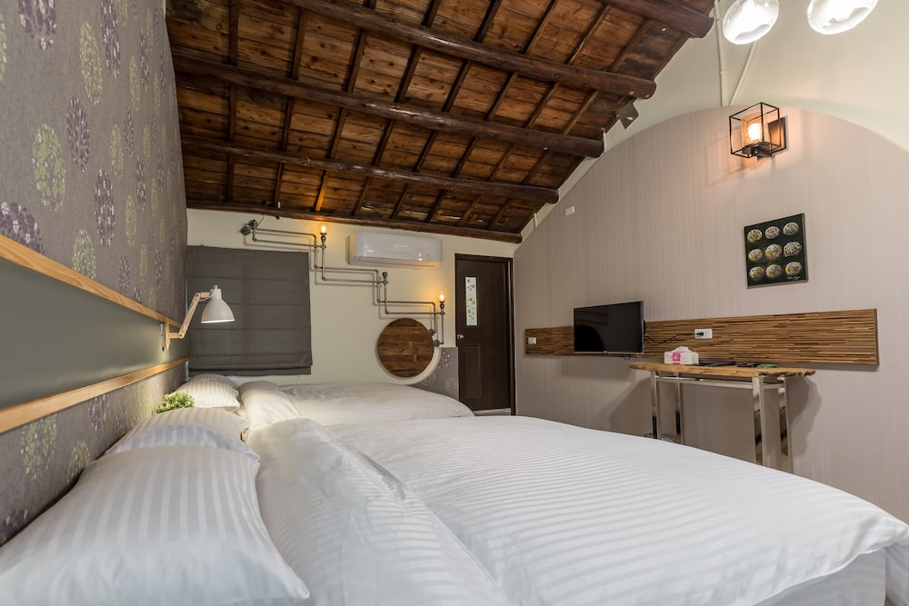 Gallery Quadruple Room, 2 Double Beds, Non Smoking photo 3