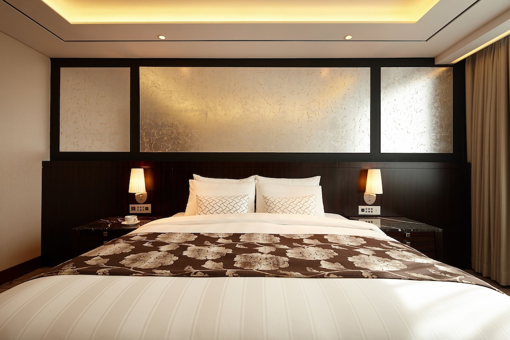 Deluxe Suite Double (Club Access For 2) - Photo 6