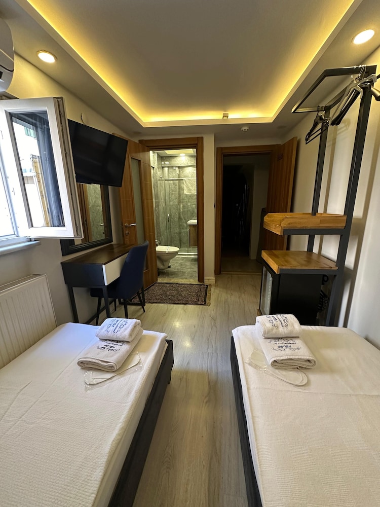 Economy Twin Room photo 3
