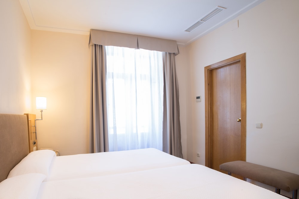 Superior Twin Room (Alhambra) - Photo 1