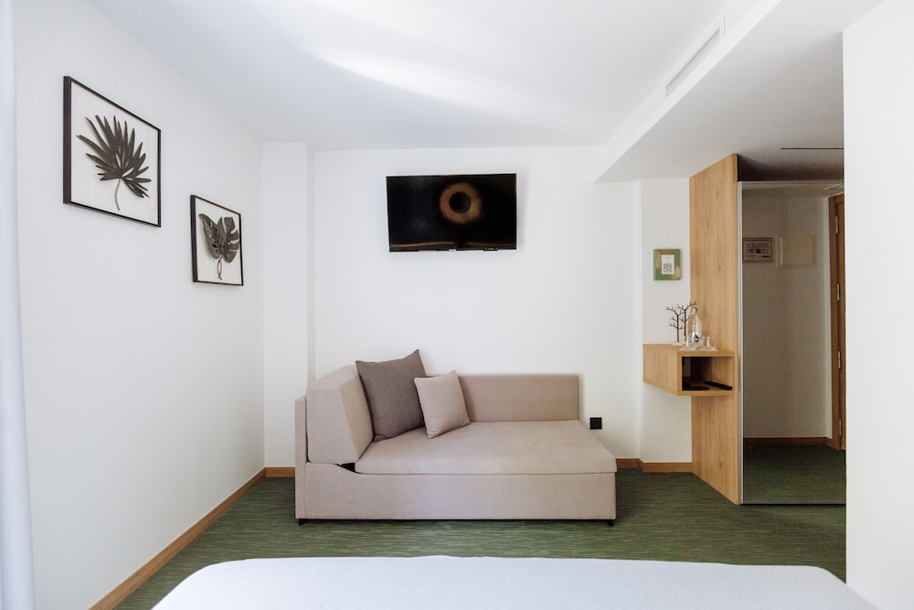 Design Double Room, 1 Queen Bed, Mountain View, Garden Area - Photo 19
