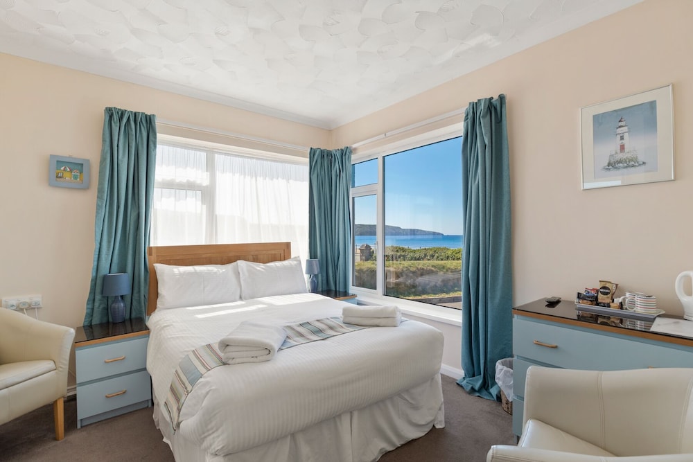 Standard Double Room, Ensuite, Sea View