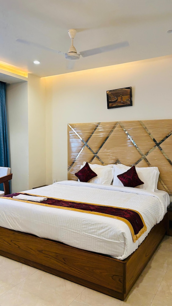 Luxury Single Room, 1 King Bed