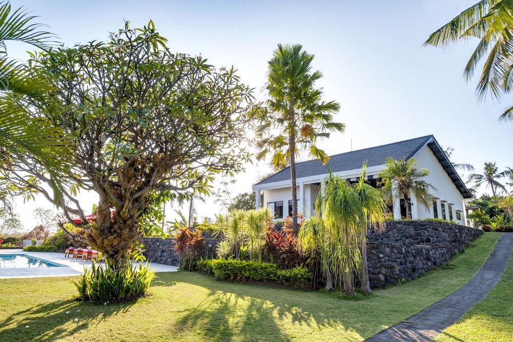 Villa photo 2