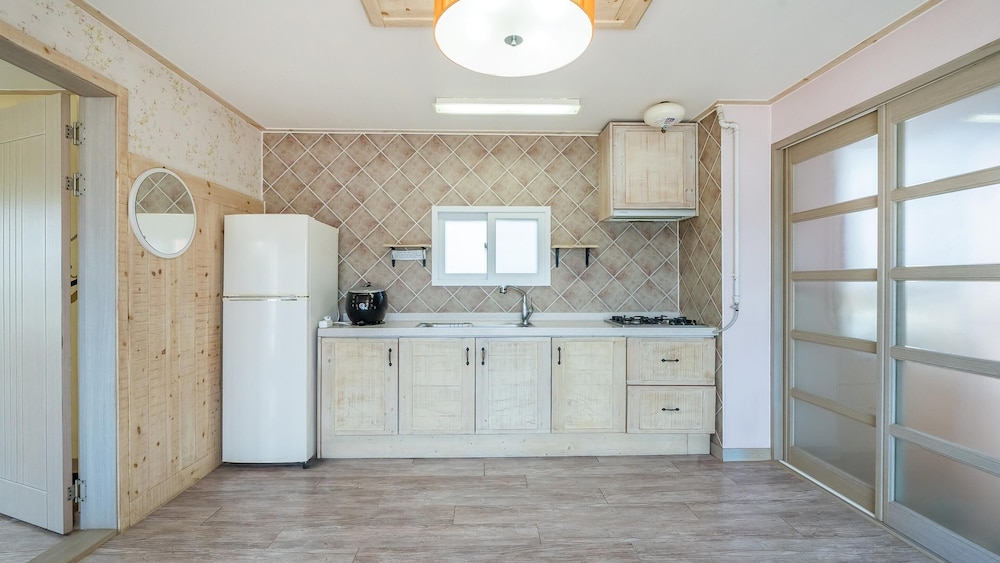 Basic Room, 1 Bedroom (seomhyanggi  201) - Photo 7