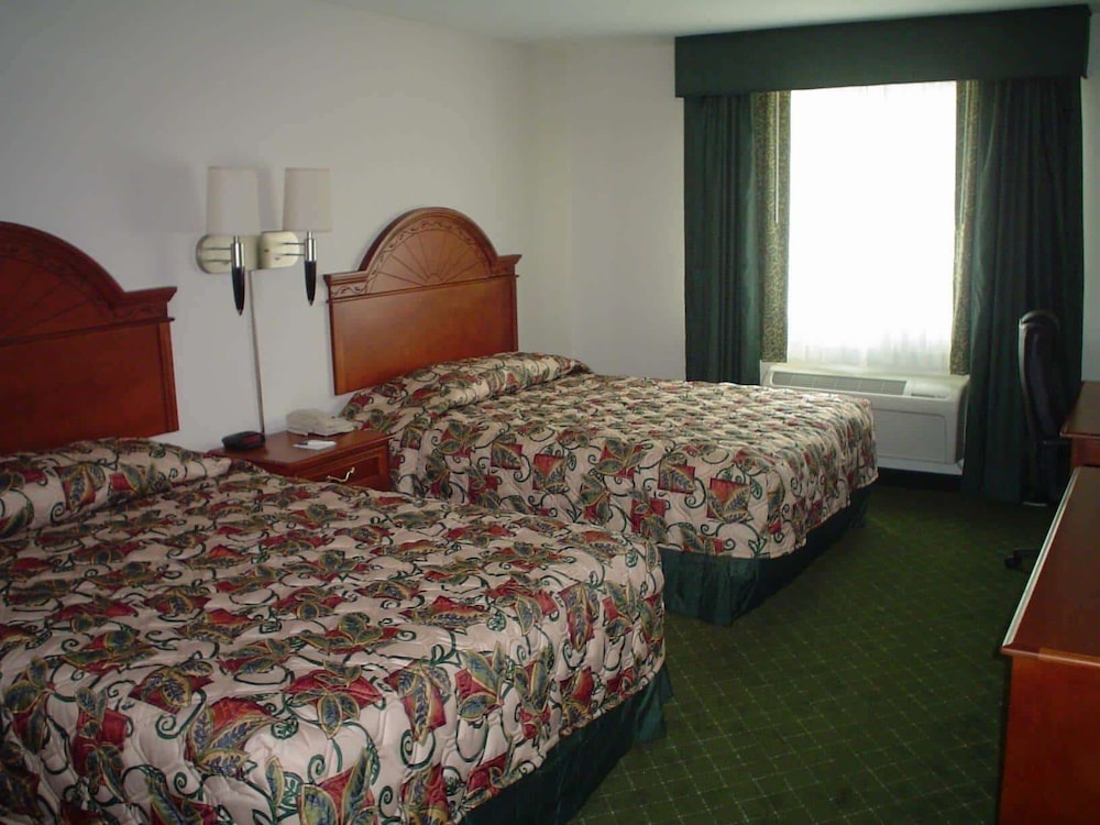 Room, 2 Queen Beds, Non Smoking - Photo 1