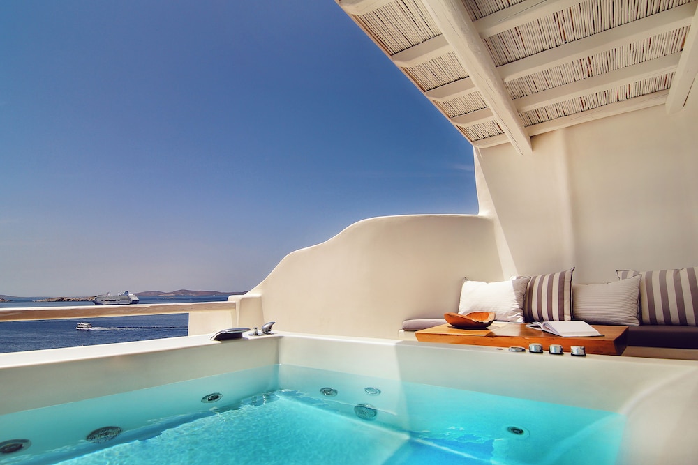 SUITE 2BEDROOM WITH OUTDOOR HOT TUB