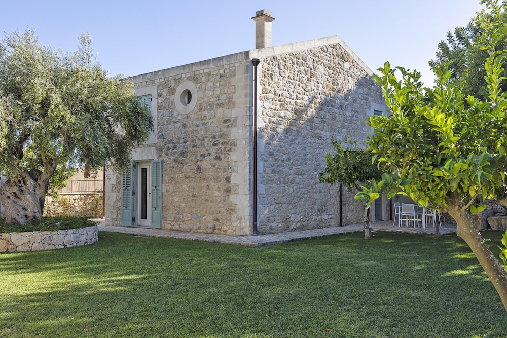 Villa photo 2