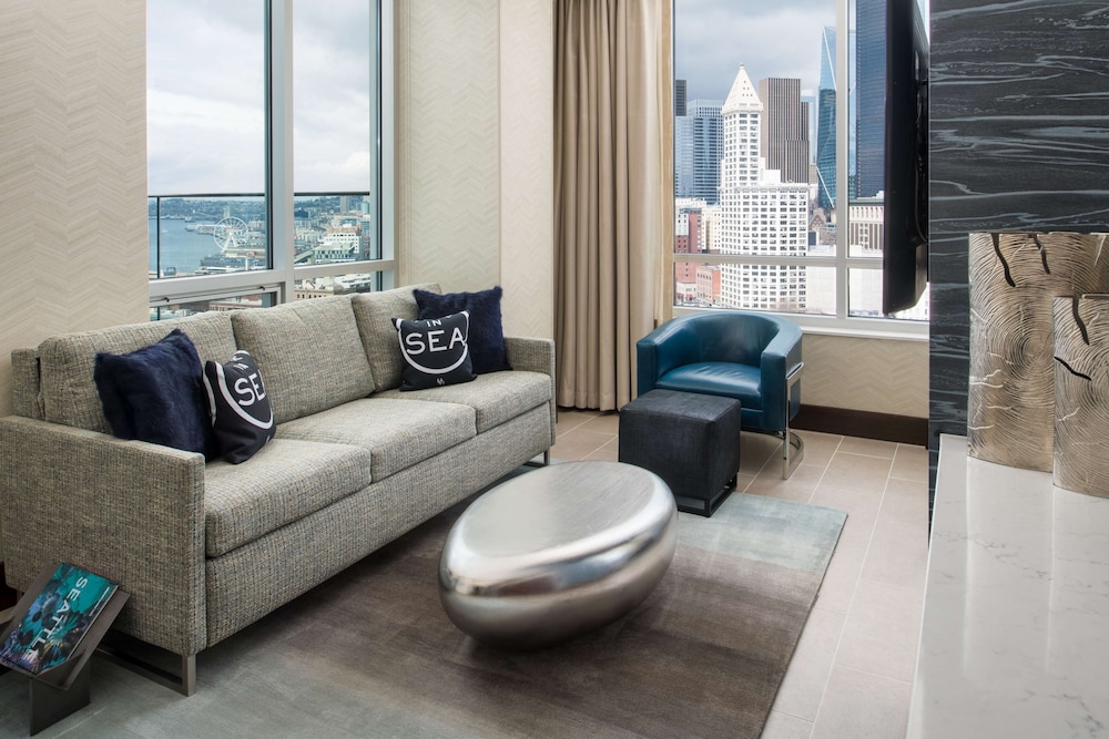 Penthouse, 1 King Bed, Accessible (Water View, Hearing)