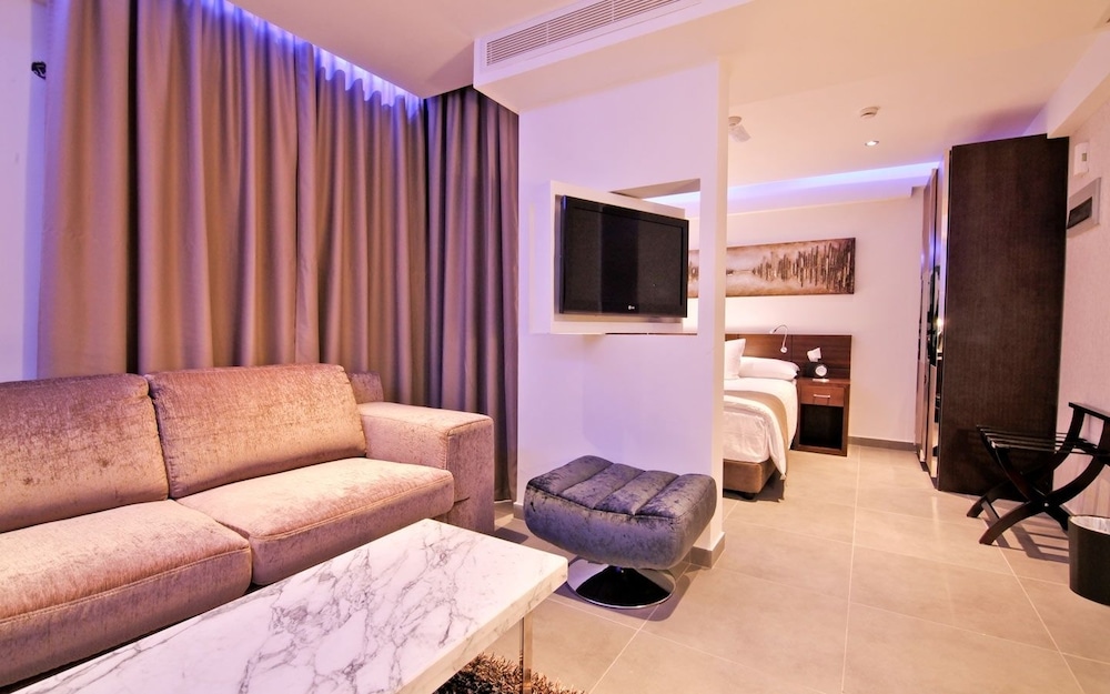 Grand Twin Room, City View