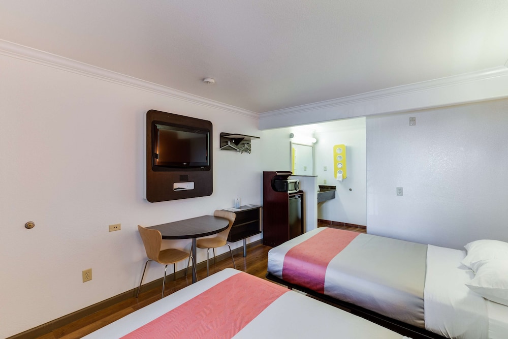 Standard Room, 2 Double Beds, Smoking, Refrigerator & Microwave photo 3