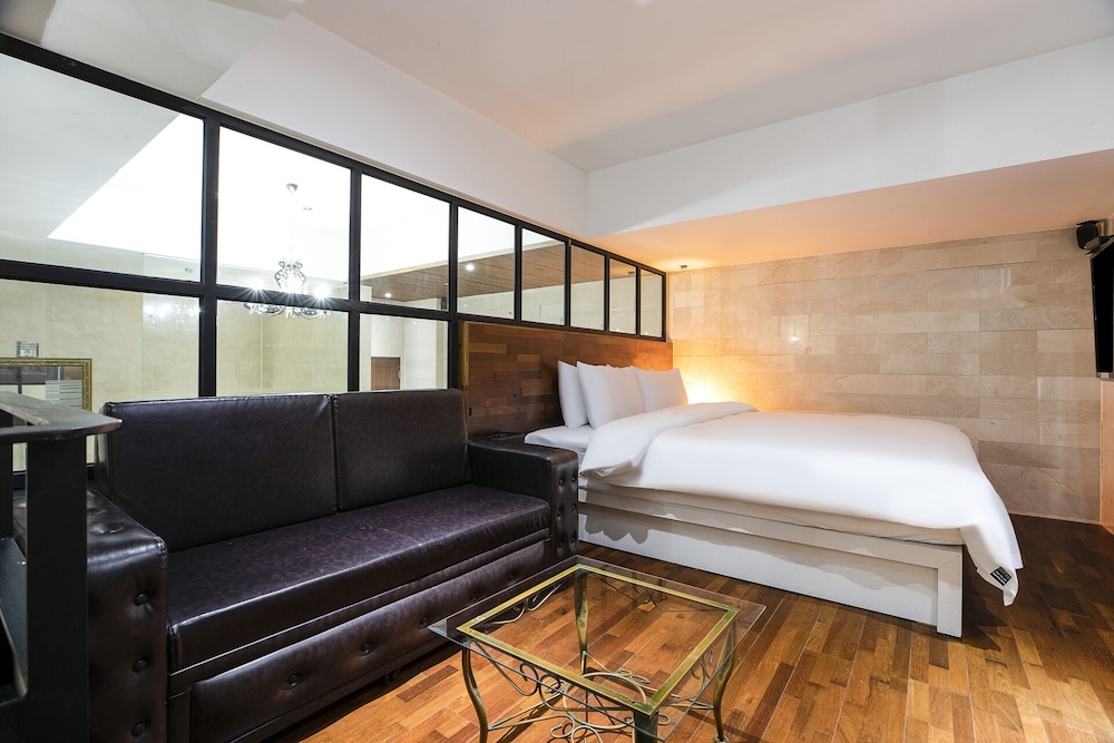 Royal Suite photo 2