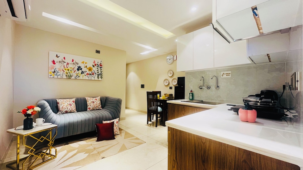 Deluxe Suite - Photo 1