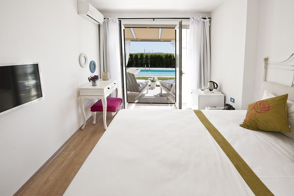 Deluxe Room, Patio