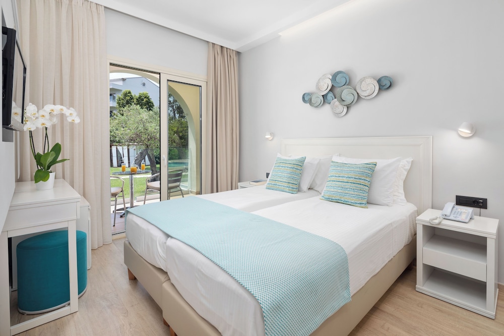 Standard Double Room, Garden View