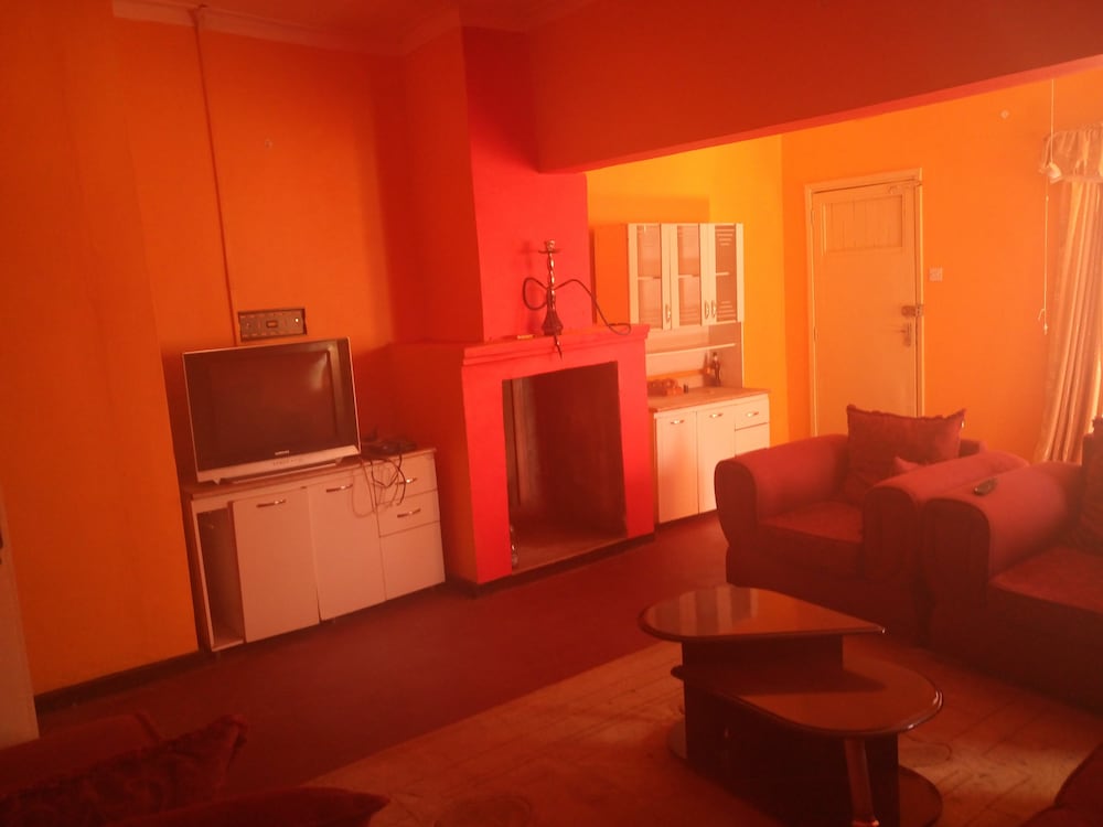 House, 4 Bedrooms photo 2