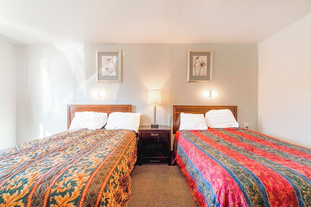 Standard Room, Multiple Beds (5)
