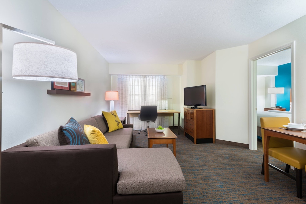 Suite, 1 Bedroom - Photo 10