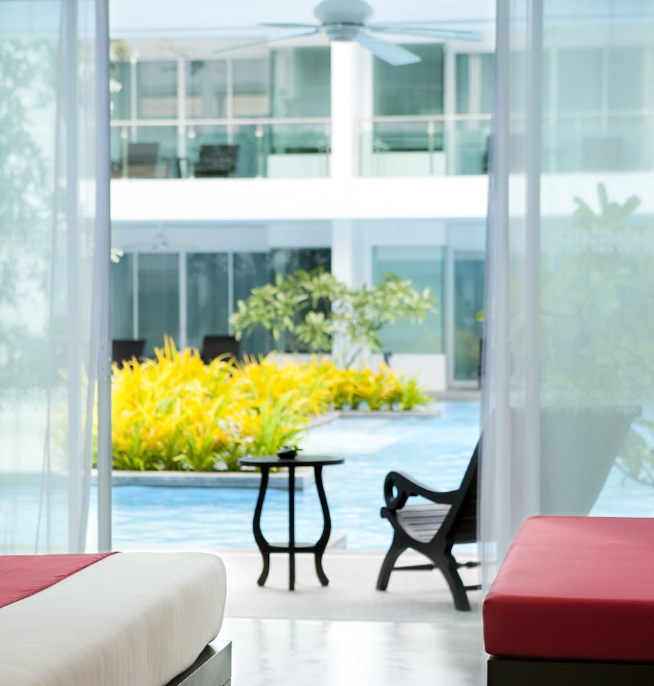 Deluxe Room, Pool Access - Photo 7