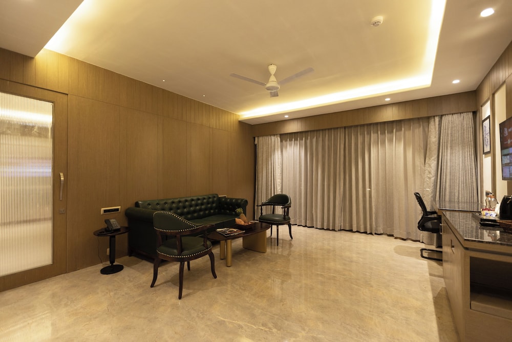 Family Double Room, Balcony, Garden View photo 3