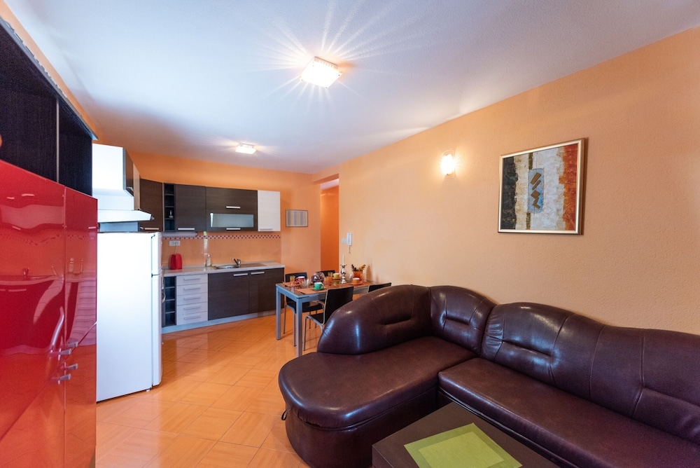 Apartment (Two Bedroom Apartment with Balcony-A1)