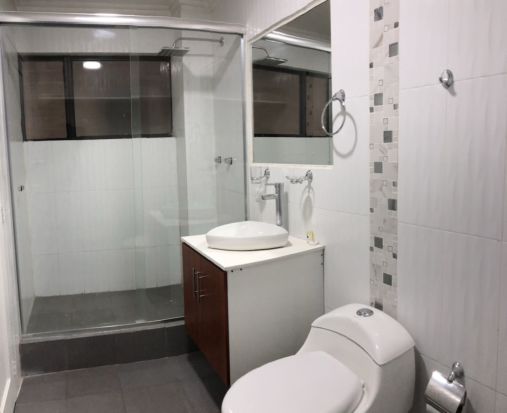 Standard Single Room, 1 Large Twin Bed, Non Smoking, Courtyard View photo 3