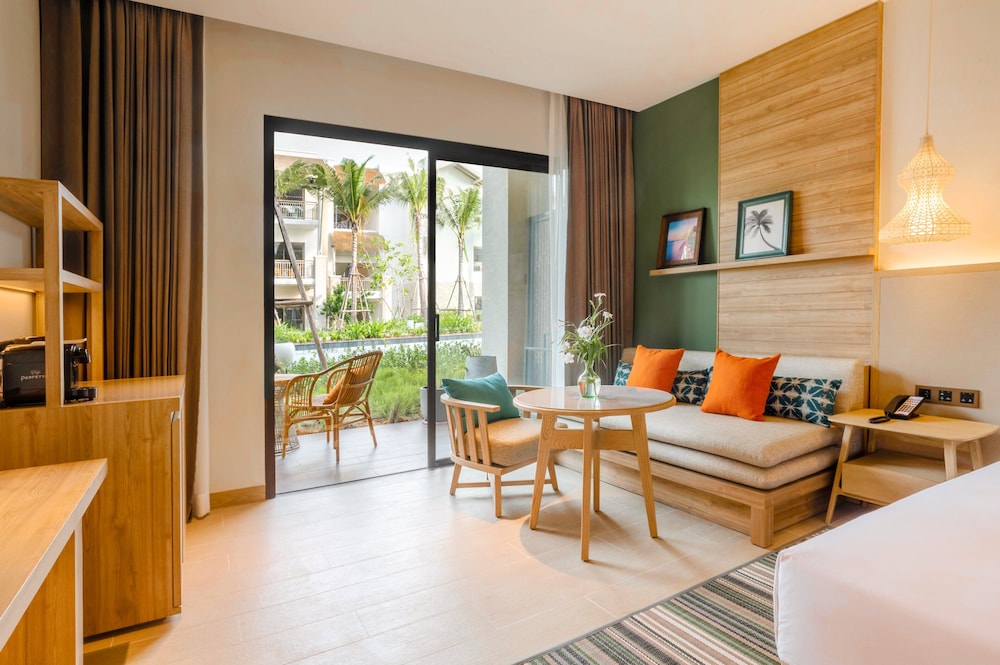 Standard Room, 2 Double Beds, Pool Access - Photo 10