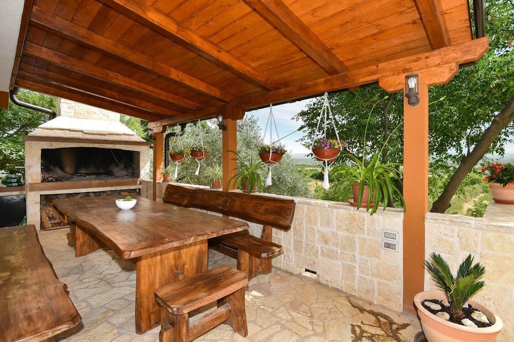 Villa photo 3