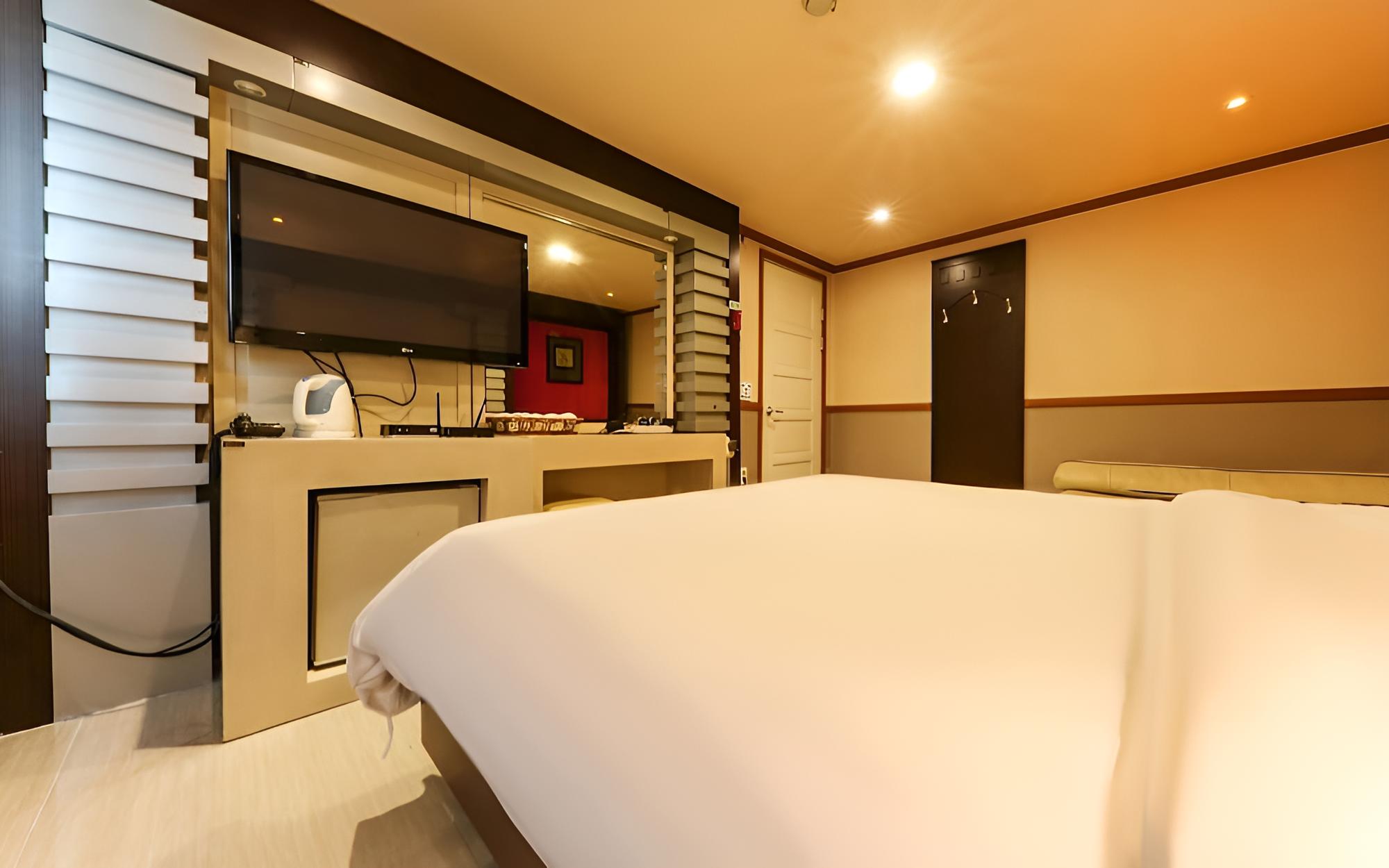 Room (Standard Room) - Photo 2