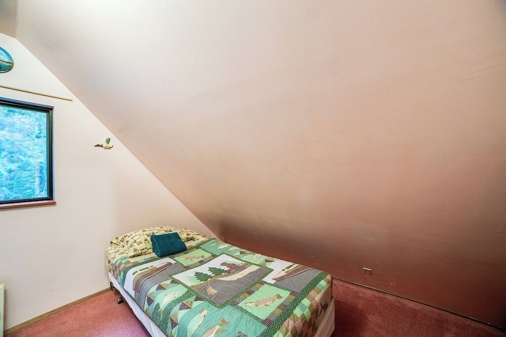 Cabin (3 Bedrooms) photo 1