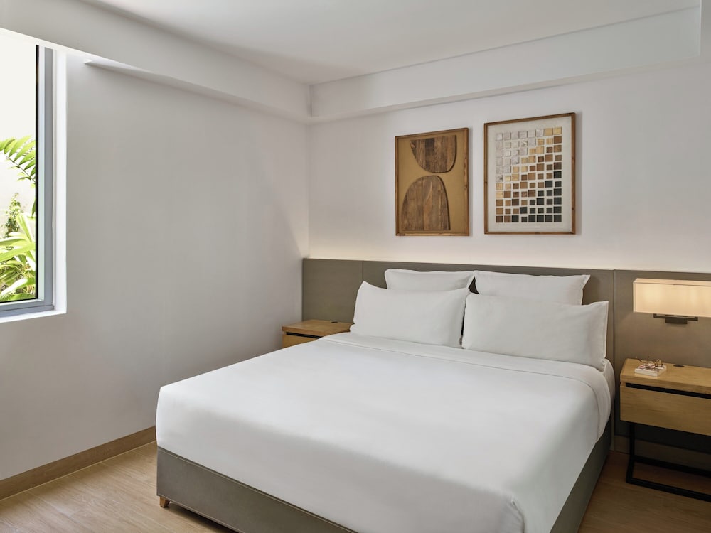 Suite, 2 Bedrooms - Photo 4