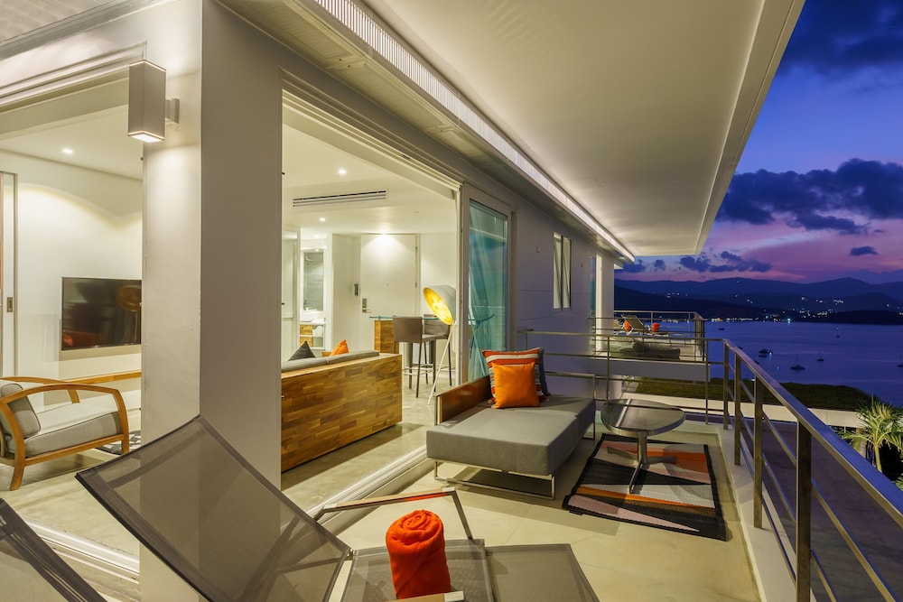 Grand Deluxe Corner Suite - Photo 8