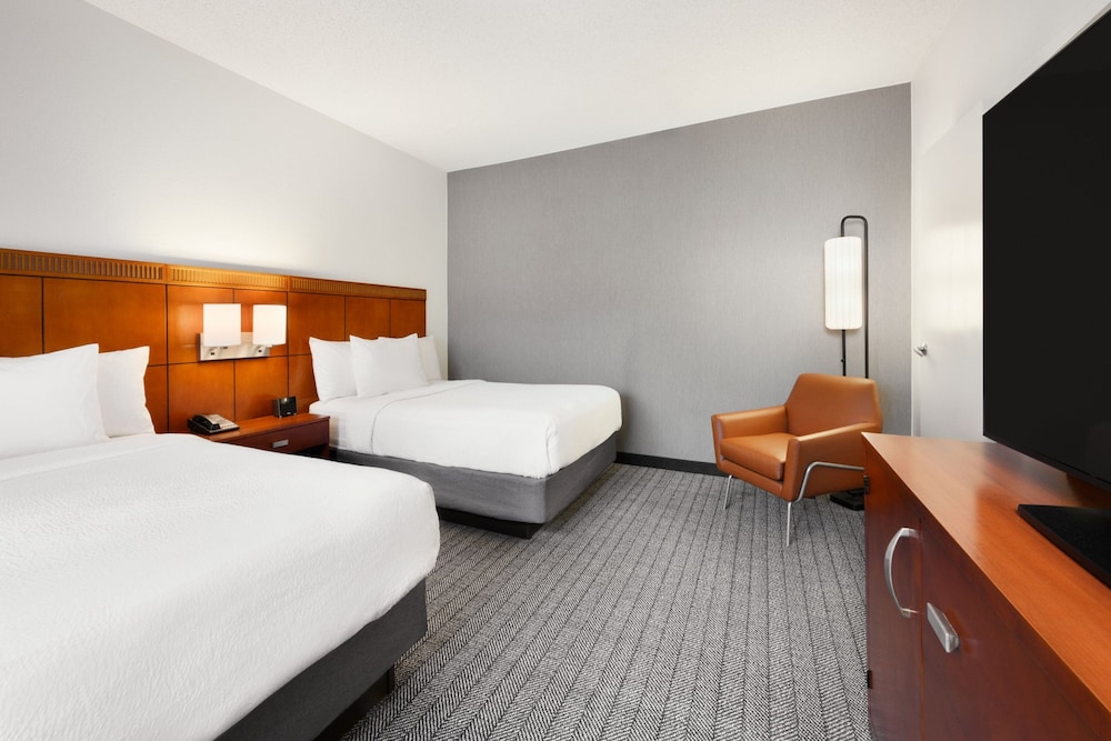 Suite, 2 Double Beds - Photo 4