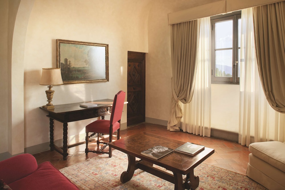 Deluxe Suite (Historical Building)