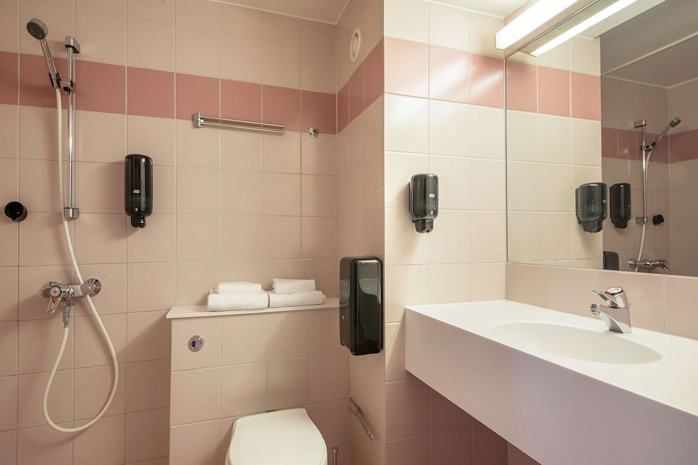 Standard Twin Room - Photo 5