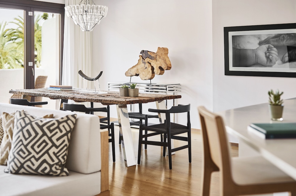Suite, 4 Bedrooms thumbnail 5