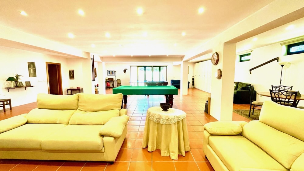 Villa, Smoking photo 3