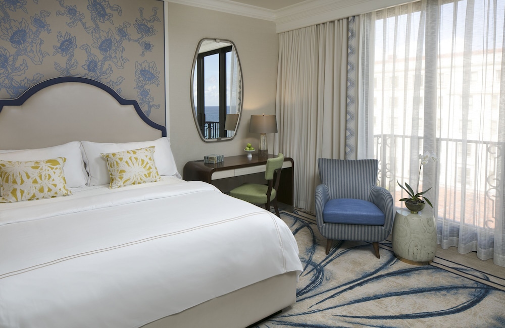 Premium Room, 1 King Bed, Partial Ocean View