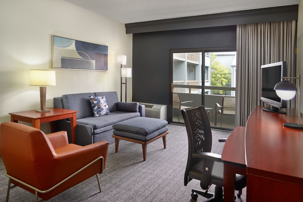 Suite, 2 Double Beds - Photo 10