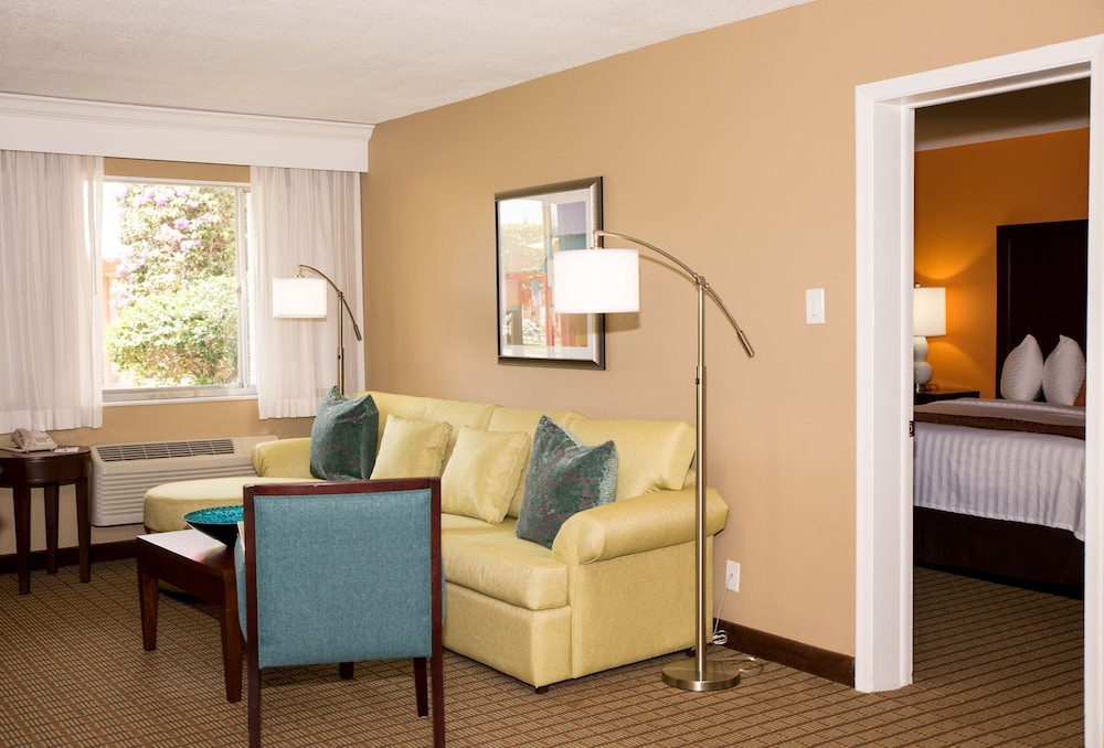 Suite, 1 King Bed, Non Smoking, Refrigerator & Microwave (Separate Living Room;with Sofabed)