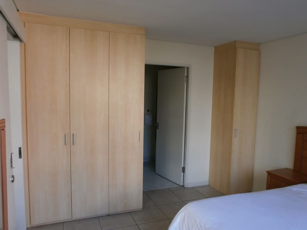 Apartment, 2 Bedrooms, Ensuite Greenmarket Place 507 (Self Catering & Self Servicing)