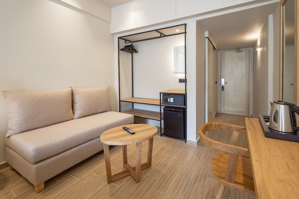 Superior Double or Twin Room (West Side Bay View) photo 2
