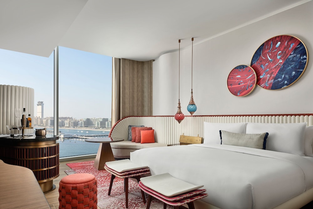Deluxe Room, 1 King Bed, Balcony, Harbor View (Corner)